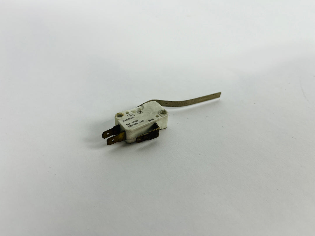 True Fitness 500AHRCO Treadmill Power Entry Limit Switch D44LR1ML (PP96)